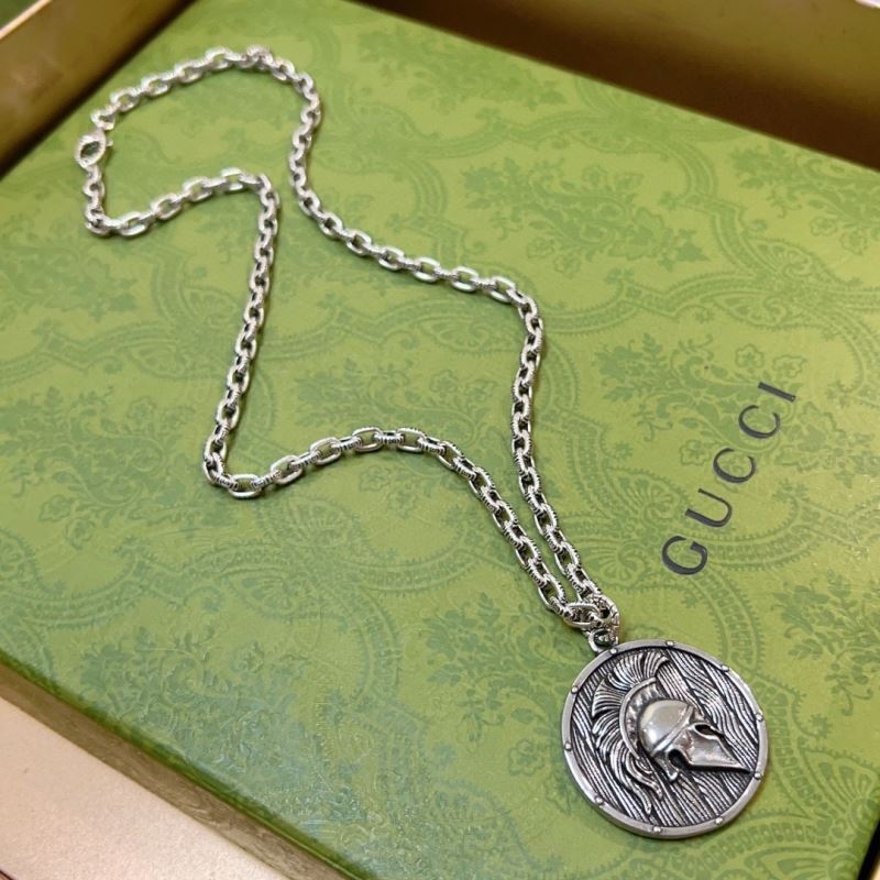 G*u*i necklaces